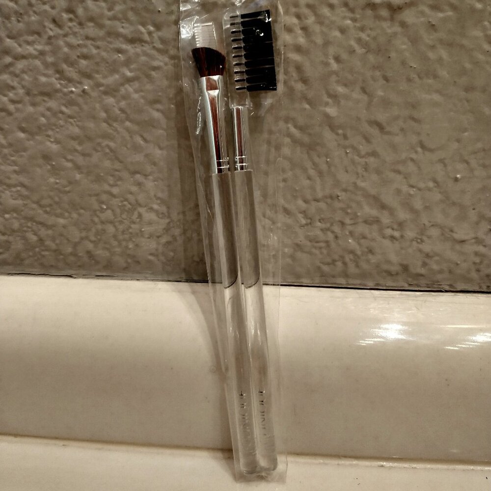 NEW CLINQUIE 2 PIECE MAKE-UP BRUSHES